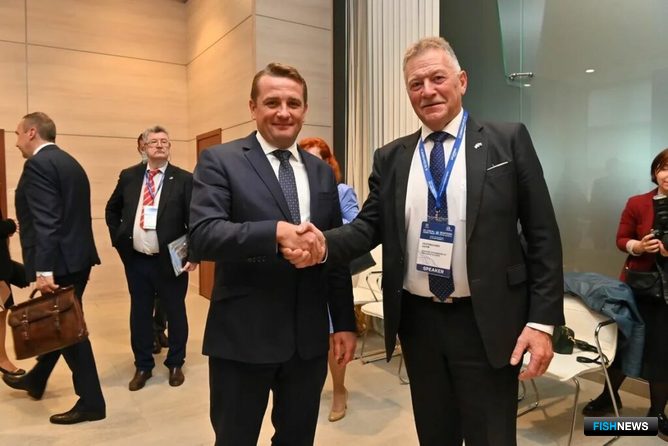 Глава Росрыболовства Илья ШЕСТАКОВ и министр рыболовства Фарер Якоб ВЕСТЕРГОРД. Фото пресс-службы федерального агентства