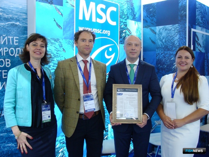 Руководитель MSC в России Анисья ШЕПЕЛЕВА, директор по развитию MSC Камиль ДЕРИКС и президент Ассоциации добытчиков минтая Алексей БУГЛАК