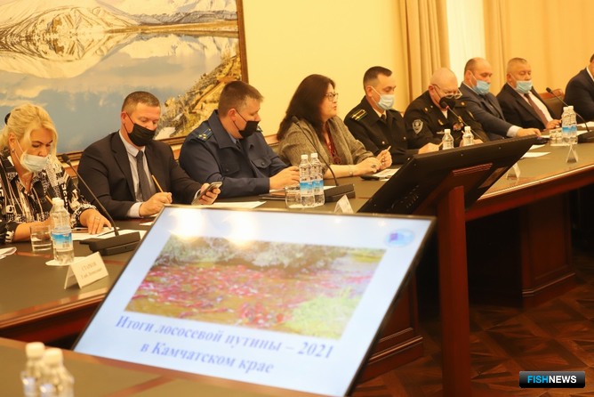 О превышении прогнозов рассказала руководитель КамчатНИРО Нина ШПИГАЛЬСКАЯ (в центре)