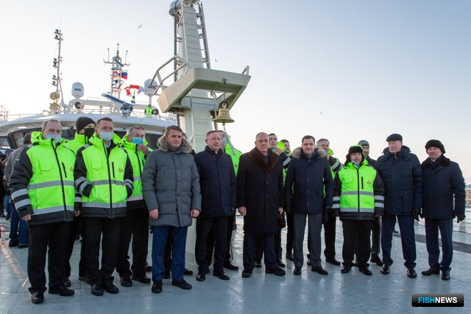 Руководитель Росрыболовства Илья ШЕСТАКОВ, губернатор Санкт-Петербурга Александр БЕГЛОВ, первый зампред комитета Совета Федерации по аграрно-продовольственной политике и природопользованию Сергей МИТИН и губернатор Архангельской области Александр ЦИБУЛЬСКИЙ на борту «Баренцева моря»
