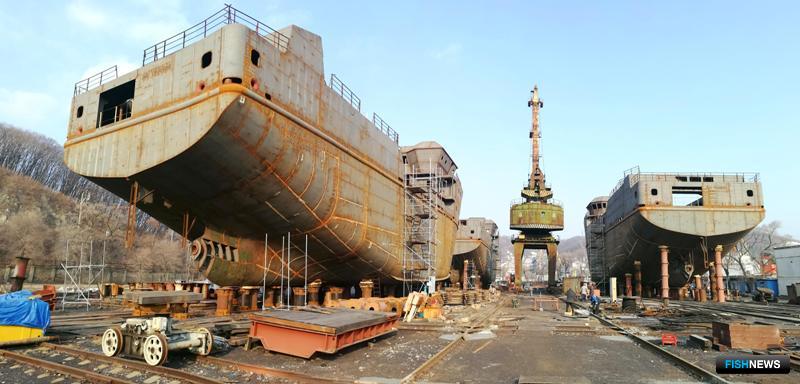 Восемь краболовов строятся на Находкинском судоремонтном заводе