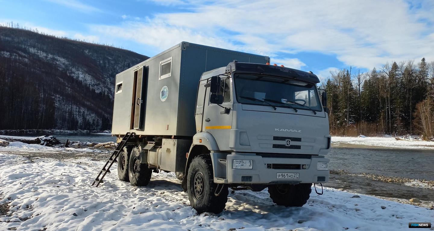 Автомобиль КамАЗ, использующийся для работы выездных научных групп