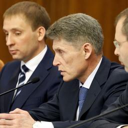 Глава Сахалинской области Олег КОЖЕМЯКО поднял вопросы рыбной отрасли на совещании у премьер-министра Дмитрия МЕДВЕДЕВА. Фото пресс-службы Правительства РФ
