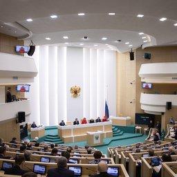На 454-м заседании Совета Федерации сенаторы одобрили поправки в федеральный закон «О защите прав потребителей». Фото пресс-службы СФ