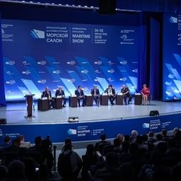 Перспективы отечественного судостроения обсудили на пленарном заседании Международного дальневосточного морского салона. Фото пресс-службы администрации Приморского края