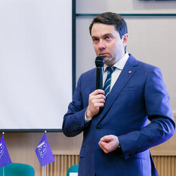 Врио губернатора Мурманской области Андрей ЧИБИС на встрече с коллективом ПИНРО. Фото пресс-службы правительства региона