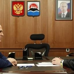 Премьер-министр Михаил МИШУСТИН провел рабочую встречу с главой Камчатского края Владимиром СОЛОДОВЫМ. Фото пресс-службы правительства РФ