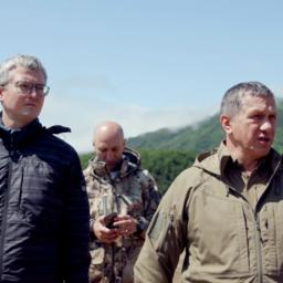 Глава Камчатского края Владимир СОЛОДОВ и вице-премьер - полпред президента в ДФО Юрий ТРУТНЕВ побывали на месте добычи золота. Фото пресс-службы правительства региона