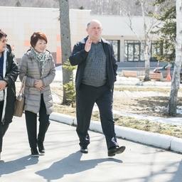 «Восток» демонстрирует депутат облдумы, член попечительского совета «Родных островов» Дмитрий ПАШОВ. Фото пресс-службы фонда