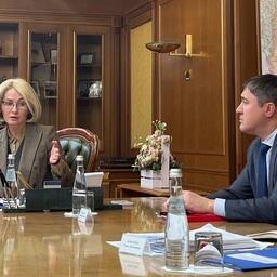 Вице-премьер Виктория АБРАМЧЕНКО провела совещание по вопросу экологической реабилитации Прикамья. В совещании принял участие губернатор Дмитрий МАХОНИН. Фото пресс-службы регионального правительства.