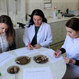 Исследования проводились в лаборатории общей технологии АтлантНИРО. Фото пресс-службы филиала