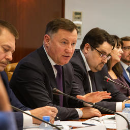 О перспективах промысла криля рассказал на совещании в Совете Федерации замглавы Росрыболовства Петр САВЧУК