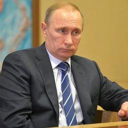 Президент Владимир ПУТИН подписал распоряжение о рабочей группе Госсовета по противодействию распространению новой коронавирусной инфекции. Фото пресс-службы главы государства