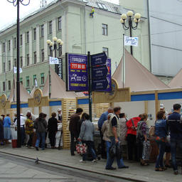 Фестиваль проходит на площадях, пешеходных зонах и в парках города