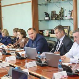 Инициатором обращения к губернатору выступил депутат, гендиректор компании «Акватехнологии» Сергей СЛЕПЧЕНКО (третий справа). Фото Александра Маслянко, пресс-служба ЗС ПК