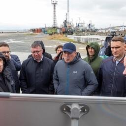 Губернатор Валерий ЛИМАРЕНКО провел выездное совещание по вопросам обеспечения будущих объектов необходимой инфраструктурой. Фото пресс-службы правительства Сахалинской области