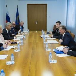 Первый заместитель губернатора Мурманской области Алексей Тюкавин встретился с делегацией норвежского Департамента по рыболовству. Фото пресс-службы регионального минэкономразвития