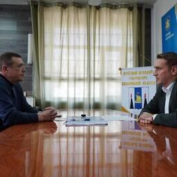 Развитие Корсаковского района обсуждалось на встрече губернатора Сахалинской области Валерия ЛИМАРЕНКО и главы муниципального образования Александра ИВАШОВА. Фото пресс-службы правительства региона