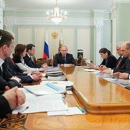 Совещание по вопросу стимулирования переработки отходов производства и потребления. Фото пресс-службы Президента РФ.