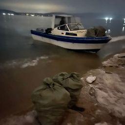 Катер в бухте Волчанец. Фото пресс-группы Погрануправления ФСБ России по Приморскому краю