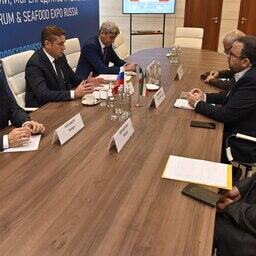 Руководитель Росрыболовства Илья ШЕСТАКОВ провел встречу с заместителем министра сельскохозяйственного развития Ирана — руководителем Организации рыбного хозяйства Ирана Сейедом Хоссейном ХОССЕЙНИ. Фото пресс-службы российского ведомства