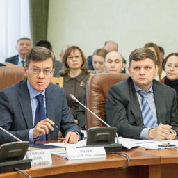 Президент Ассоциации добытчиков минтая Герман ЗВЕРЕВ и замдиректора департамента регулирования в сфере рыбного хозяйства и аквакультуры Минсельхоза Алексей ОСИНЦЕВ