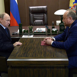 Глава государства Владимир ПУТИН провел рабочую встречу с губернатором Камчатского края Владимиром ИЛЮХИНЫМ. Фото пресс-службы президента России