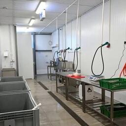 Цех площадью 260 кв. м пока работает в тестовом режиме, полноценный запуск запланирован на середину лета. Фото Андрея Мальцева, пресс-служба правительства ЯНАО, CC BY-SA 4.0