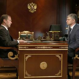 Рабочая встреча премьер-министра Дмитрия Медведева с руководителем ОАО «РЖД» Олегом Белозеровым. Фото пресс-службы Правительства РФ