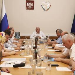 Премьер-министр Дагестана Абдулмуслим АБДУЛМУСЛИМОВ провел совещание по вопросу стабильного круглогодичного водообеспечения Гудийской протоки Терека. Фото пресс-службы правительства республики