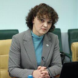 Заместитель руководителя Тюменского филиала ВНИРО Яна КАПУСТИНА на совещании в Совете Федерации. Фото пресс-службы СФ. CC BY 4.0 