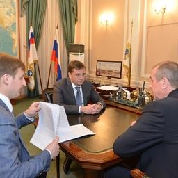 Министр сельского хозяйства Иркутской области Илья СУМАРОКОВ, заместитель министра сельского хозяйства – руководитель Росрыболовства Илья ШЕСТАКОВ и губернатор Сергей ЛЕВЧЕНКО. Фото пресс-службы ФАР