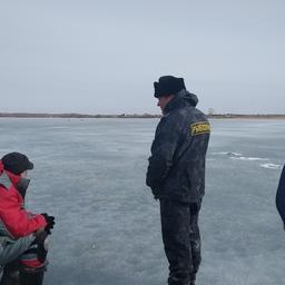 Сотрудники рыбоохраны убеждают граждан соблюдать режим самоизоляции. Фото пресс-службы Нижнеобского теруправления Росрыболовства