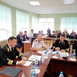 Заместитель руководителя Росрыболовства Петр САВЧУК, ректор Дальрыбвтуза Олег ЩЕКА, начальник управления флота, портов и мониторинга Росрыболовства Анатолий ДУБНИК на Всероссийской конференции по безопасности мореплавания во Владивостоке