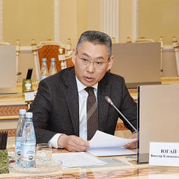 Директор департамента агропромышленного комплекса, торговли и продовольствия ЯНАО Виктор ЮГАЙ. Фото пресс-службы правительства региона