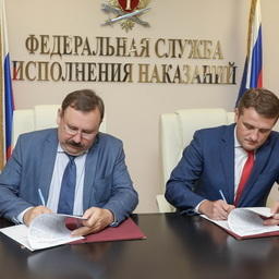 Директор Федеральной службы исполнения наказаний Александр КАЛАШНИКОВ и руководитель Росрыболовства Илья ШЕСТАКОВ подписали соглашение о сотрудничестве. Фото пресс-бюро ФСИН России