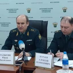 Итоги работы за 2018 г. подвели начальник Дальневосточного таможенного управления Юрий ЛАДЫГИН и и.о. заместителя начальника ДВТУ – начальника дальневосточной оперативной таможни Алексей КУРАЕВ