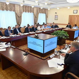 Комиссия по регулированию добычи анадромных видов рыб в Хабаровском крае определила условия промысла осенней кеты в бассейне реки Амур и лимане. Фото пресс-службы правительства региона