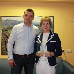 Директор отраслевого выставочного оператора Expo Solutions Group Иван ФЕТИСОВ и чрезвычайный и полномочный посол Исландии в России Берглинд АСГЕЙРСДОТТИР