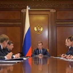 Премьер Дмитрий МЕДВЕДЕВ провел совещание о расходах федерального бюджета на 2017 – 2019 гг. в сфере природопользования и охраны окружающей среды. Фото пресс-службы Правительства РФ