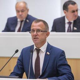 Закон представил член Комитета СФ по экономической политике Владимир КРАВЧЕНКО. Фото пресс-службы Совфеда