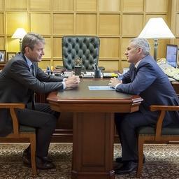 Министр сельского хозяйства РФ Александр ТКАЧЕВ и глава Карелии Артур ПАРФЕНЧИКОВ. Фото пресс-службы Минсельхоза