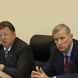 Председатель комитета Государственной Думы по природным ресурсам, природопользованию и экологии Владимир КАШИН и председатель Комитета Совета Федерации по аграрно-продовольственной политике и природопользованию Геннадий ГОРБУНОВ