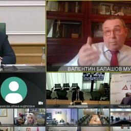 Вопрос о сохранении льготы для градо- и поселкообразующих рыбацких предприятий поднял на заседании комитета Совфеда председатель правления Межрегиональной ассоциации прибрежных рыбопромышленников Северного бассейна Валентин БАЛАШОВ. Кадр видео СФ