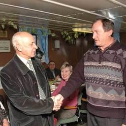 Благодарность капитана. Владимир ЗЕЛЕНСКИЙ и капитан «Гиссара» Александр ЮНОШЕВ