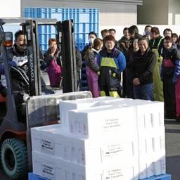 Камбала, пойманная в водах префектуры Фукусима, отправляется из порта в городе Сома в Таиланд. Фото The Japan Times