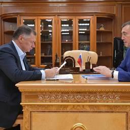Вице-премьер Марат ХУСНУЛЛИН и губернатор Сахалинской области Валерий ЛИМАРЕНКО. Фото пресс-службы регионального правительства
