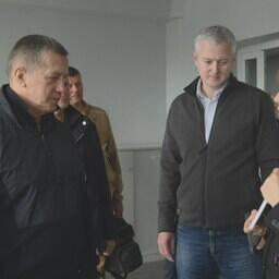 Заместитель председателя правительства РФ — полномочный представитель президента в ДФО Юрий ТРУТНЕВ, губернатор Владимир СОЛОДОВ и директор Камчатского политехнического техникума Лилиана БУРЯК. Фото пресс-службы правительства края