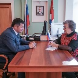 Врио губернатора Приморского края Андрей ТАРАСЕНКО встретился с членом Совета Федерации от региона Светланой ГОРЯЧЕВОЙ. Фото Игоря Новикова