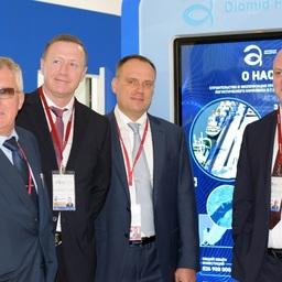 Представители ООО «Диомидовский рыбный порт» и врио генерального директора ФГУП «Нацрыбресурс» Сергей ХАРЬКОВ. Фото пресс-службы «Нацрыбресурса»